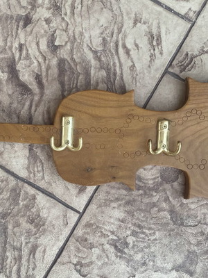 Wooden violin-shaped wall hook, solid wood