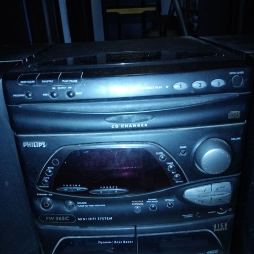 Philips FW365C/22 Mini Hi-Fi Stereo System used with CD, cassette, radio