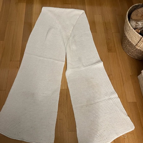 Knitted scarf like new, white