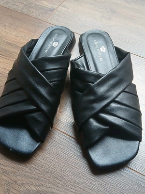 Slip-on Keddo black sandals used size 37