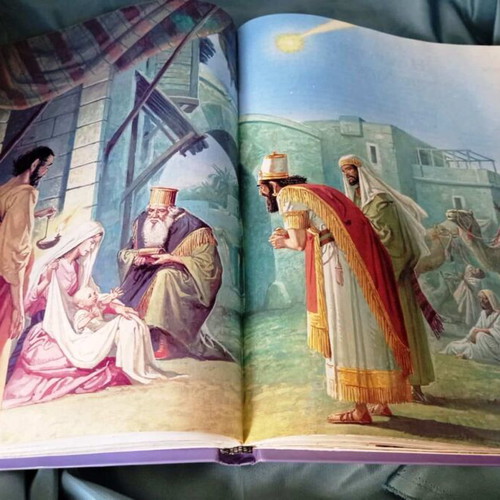 Bible with Pictures hardcover, like new, 312 pages