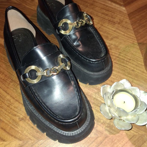 ZARA shoes like new, black size 38 with thick sole and gold chain