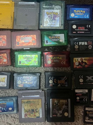 Gameboy Colour and Gameboy Advance SP bundle with Pokemon cartridges