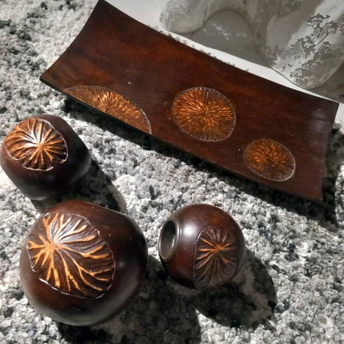 Plate with three wooden candlesticks used