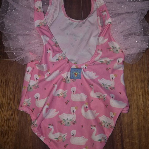Girls' one-piece swimsuit like new, pink, size 110 cm