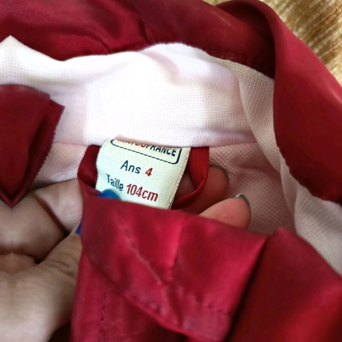 Branded sleeveless vest for 4 years like new, red