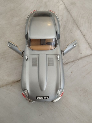 Jaguar E 1961 model car 1/18 used