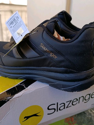 Slazenger athletic shoes new, size 44, black