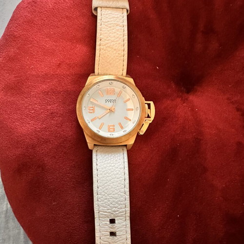 Oozoo wristwatch with white leather strap