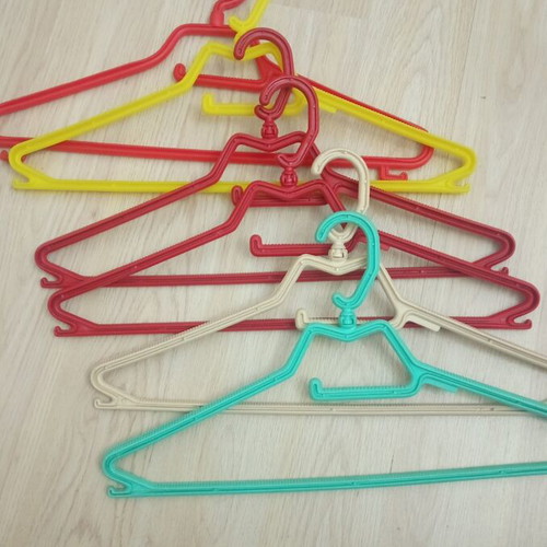 Set of 6 hangers used