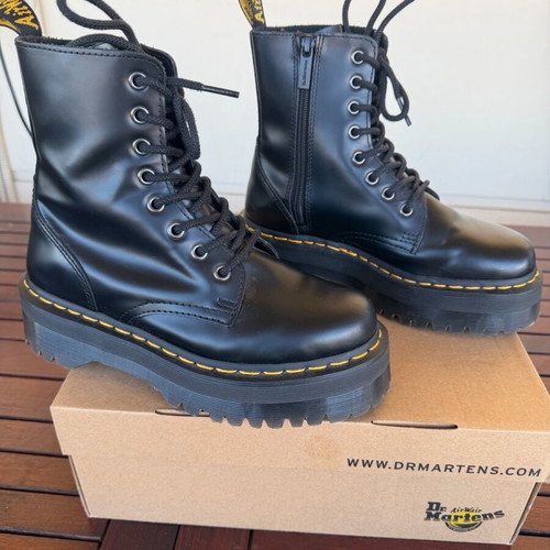 Jadon Dr. Martens boots size 38 like new, black unisex