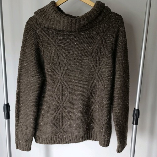 Cozy brown turtleneck knit sweater like new