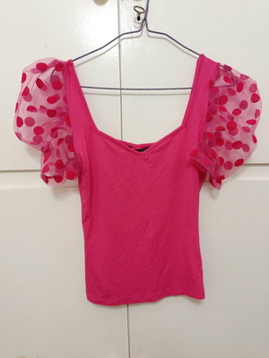 Shein fuchsia top with puffed tulle polka dot sleeves like new, XS