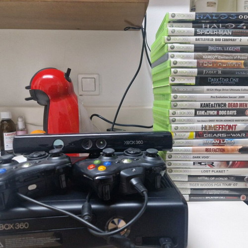 Xbox 360 Slim used with Kinect, 250GB HDD and games