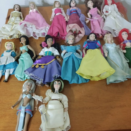 Disney porcelain dolls collection of 15 Deagostini like new