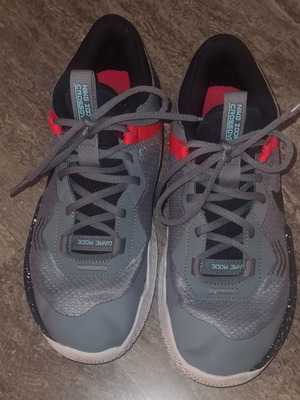 Nike Zoom Crossover Athletic Shoes size 40 like new, gray