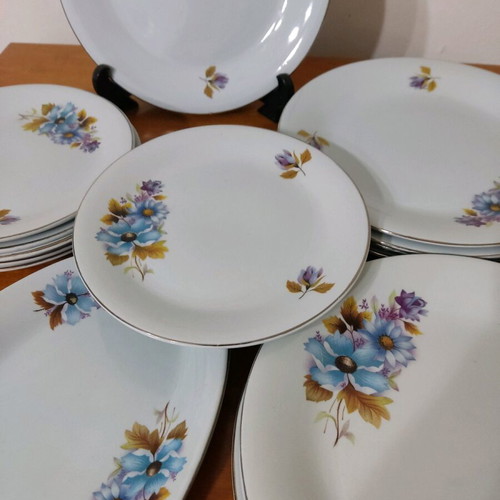 Elke Chalkis collectible plate set 16 pieces like new