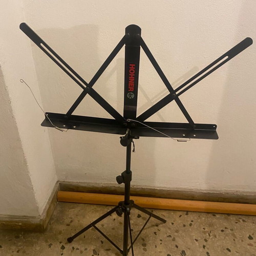 Honner music stand like new