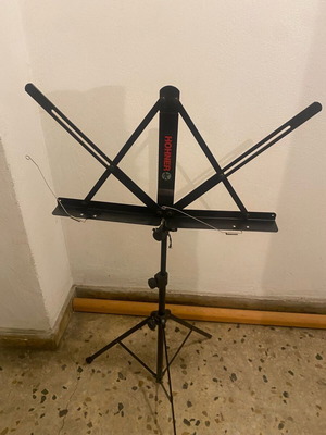 Honner music stand like new
