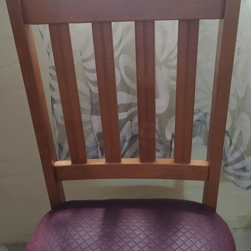 Solid wood dining chairs set of 4 like new