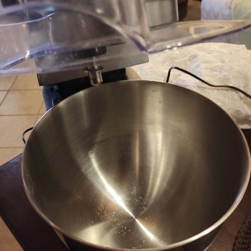 Izzy Kitchen Machine 1500w professional used with 6 Lt stainless steel bowl