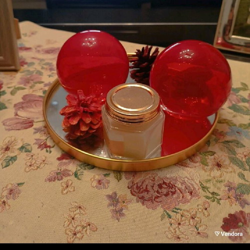 Decorative glass balls like new, set of 2