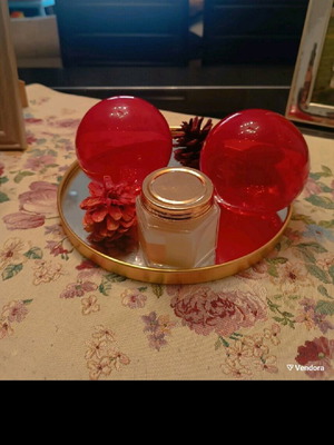 Decorative glass balls like new, set of 2