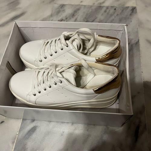 Women's white athletic platform shoes like new, size 39