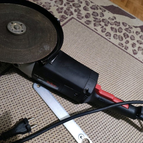 Skil Electric Grinder 230mm 2000w like new