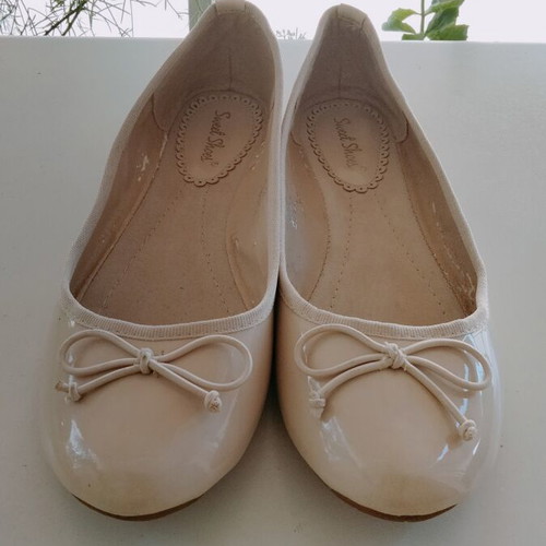 Sweet Shoes beige patent leather ballerinas, size 40