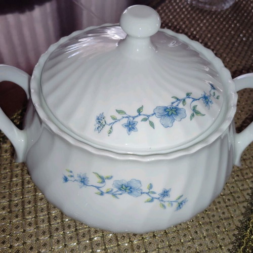 Porcelain soup tureens like new, set of 2