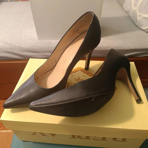Black pumps used, size 39, in very good condition