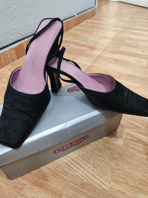 Pepa Fuentes slingback shoes size 37 used, black vintage with pink lining