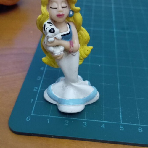 Falbala figure holding Idefix, like new, Asterix and Obelix comics