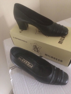 Milaneza black leather pumps like new, size 34