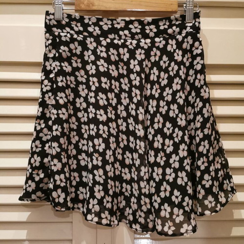 Bershka mini skirt used with floral pattern