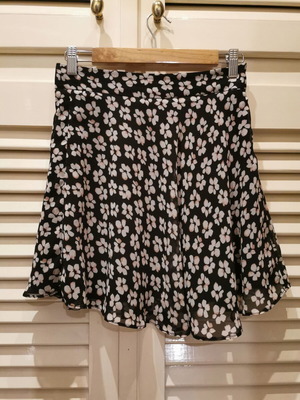 Bershka mini skirt used with floral pattern
