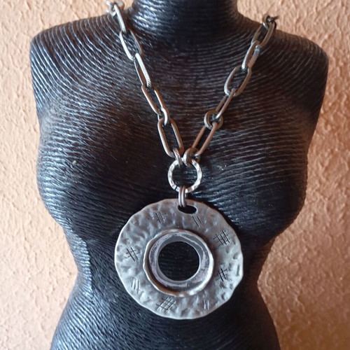 Steel Necklace No 5 Round With Chain Motif new