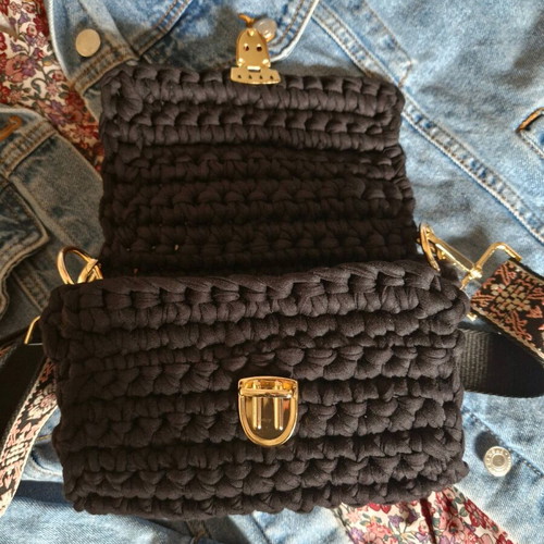 Knitted crossbody bag new, black with gold clasp