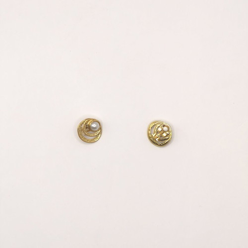 Vintage round clip-on earrings with pearl, gold color