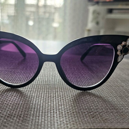 Black sunglasses like new