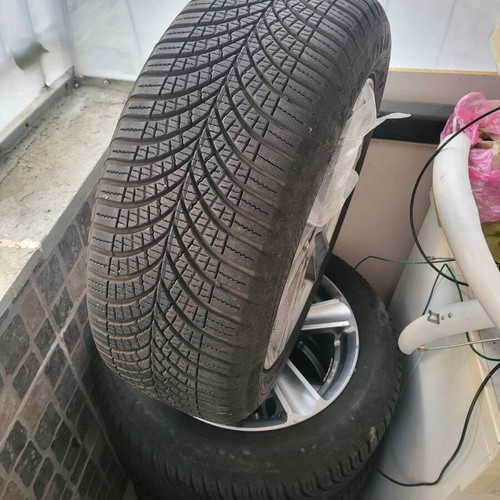Goodyear 205/55/16 tires like new, set of 4 for BMW E46
