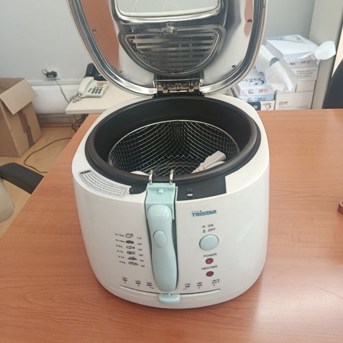 Deep fryer with packaging and user manual
