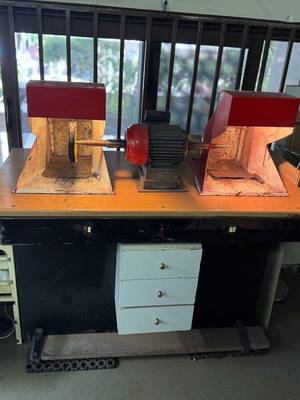 Loustro Chrysochoias Gigantas polishing machine used with Greek motor