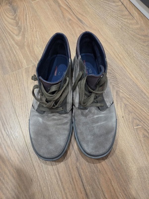 Wrangler men's boots size 44, grey suede with memory foam