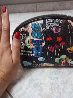 Medium black toiletry bag