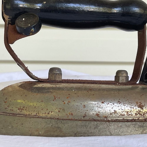 Old iron used with cable for decoration