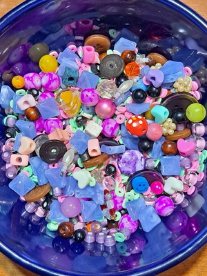 Beads set like new, 250g mixed wood, acrylic, rubber, clay, buttons