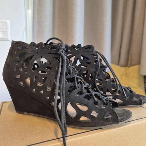 Primark platform shoes used, black suede with laces