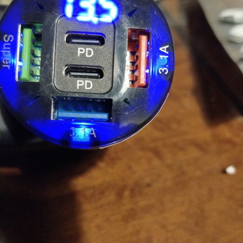 Car voltmeter and 5-port charger, 3 USB + 2 Type-C